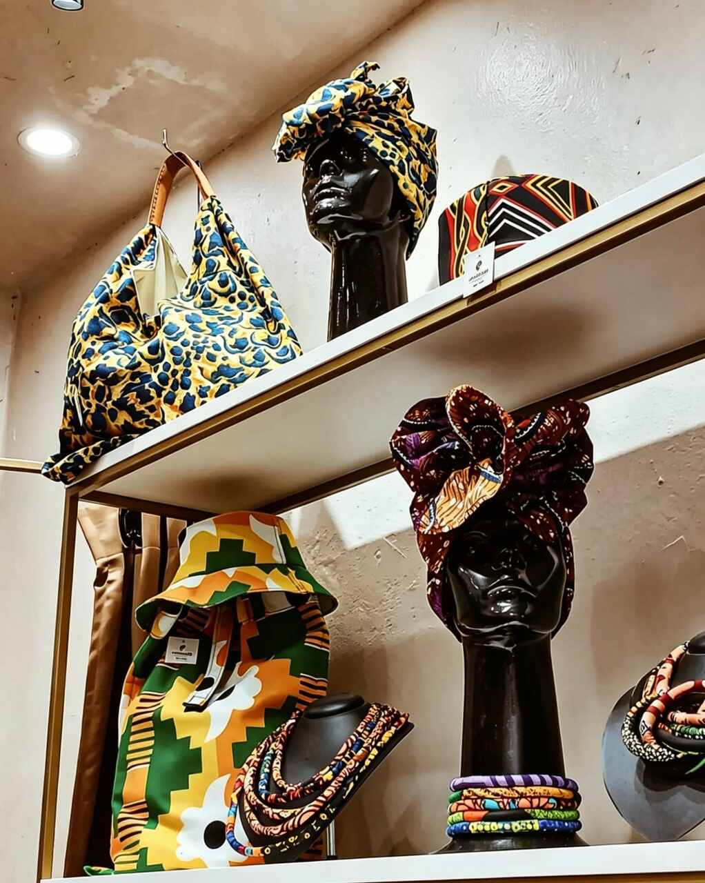 Moda e resistência: o turbante e a valorização da estética e da beleza negra.